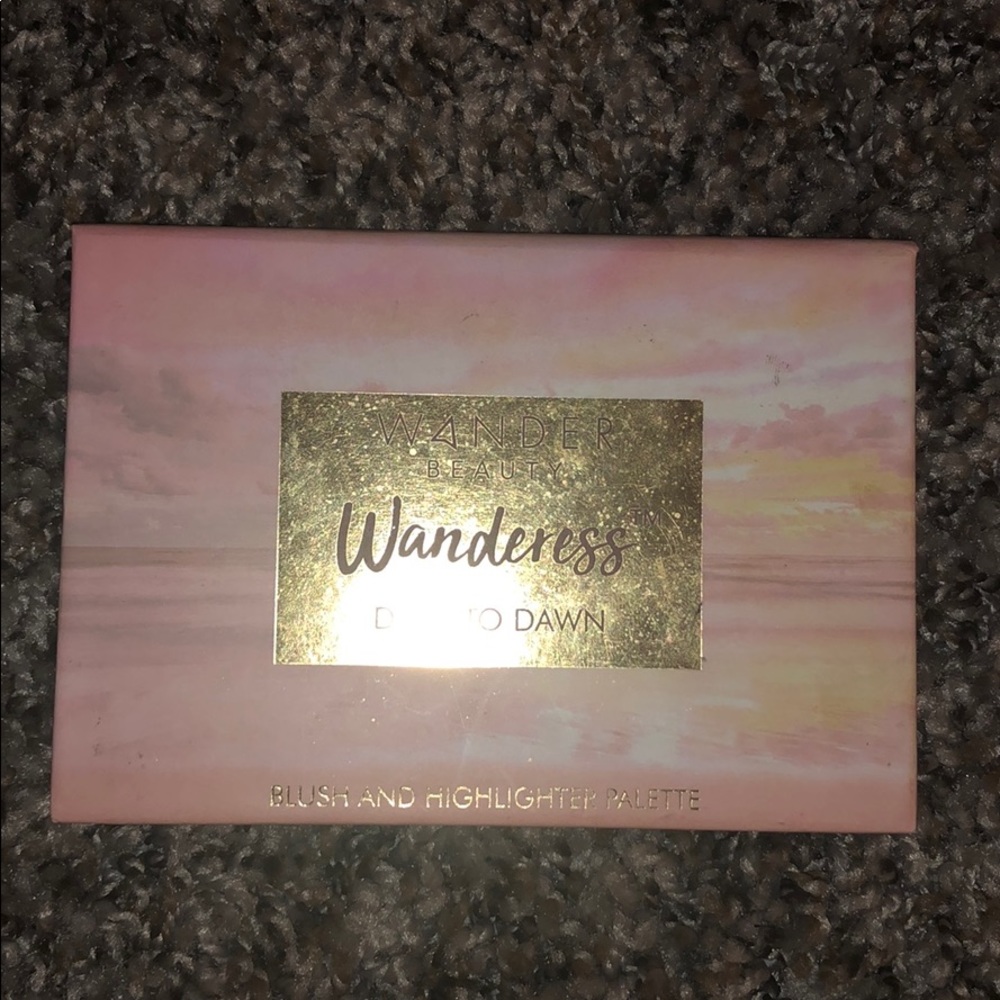 Blush and highlighter palette